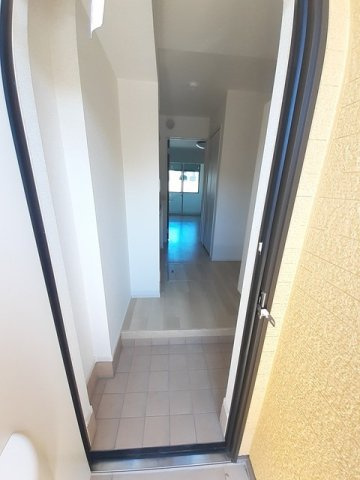 宇部市東梶返１丁目のアパートの玄関