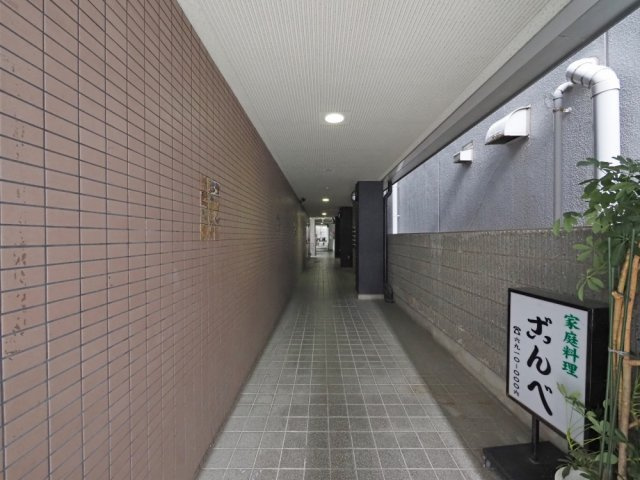 大阪市中央区和泉町１丁目の賃貸マンションのロビー