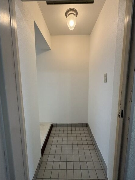 フォレスト伊勝町の玄関