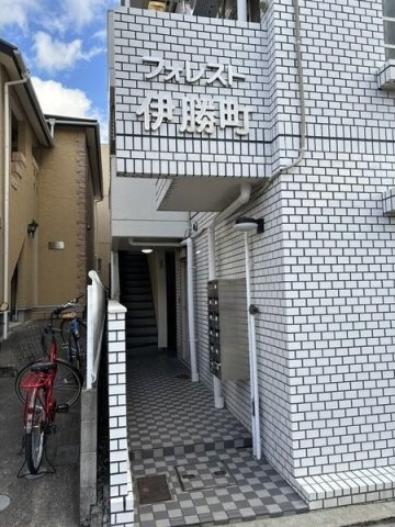 フォレスト伊勝町のエントランス