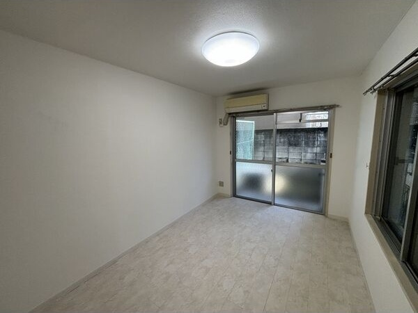 フォレスト伊勝町の居間・リビング