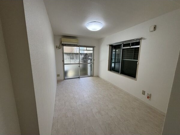 フォレスト伊勝町の居間・リビング