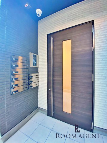 REGALESTこまどめのエントランス