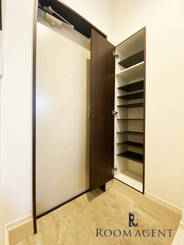 REGALESTこまどめの玄関