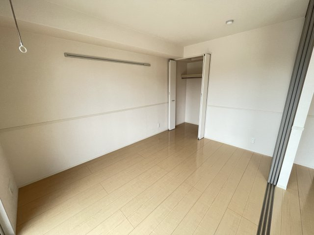 オアシスの洋室
