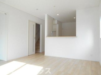 【居間・リビング】 | 泉崎村北平山新築一戸建て2棟 | こちらの居間で趣味の時間をお楽しみください