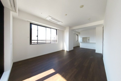 【居間・リビング】 | ＬａＳａｎｔｅ一番町 | おしゃれな居間です