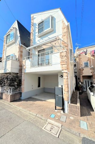 大田区東嶺町　中古戸建て　のその他|◆一戸建てを中心とした街並みが整然と続き、周辺は高い建物が建っていないので、緑の多い閑静な趣を感じる環境です。街並みや周辺環境も重要なポイントです！！