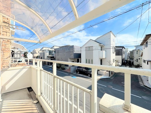 大田区東嶺町　中古戸建て　のバルコニー|◆日当たり良好なバルコニー！毎日のお洗濯にも嬉しいですね！