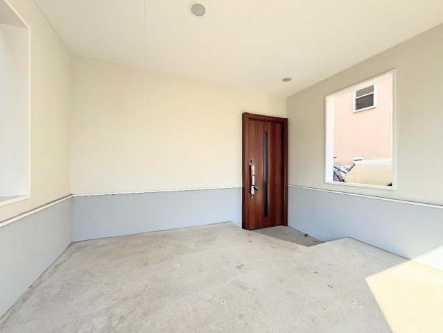 大田区東嶺町　中古戸建て　のその他|◆堂々たる趣ながら、主張し過ぎずどこか余裕を感じさせるシャープなフォルムで佇む邸宅は、晴天の空と照らし合わせる事で、本来あるべき完成形の姿を見せてくれます。