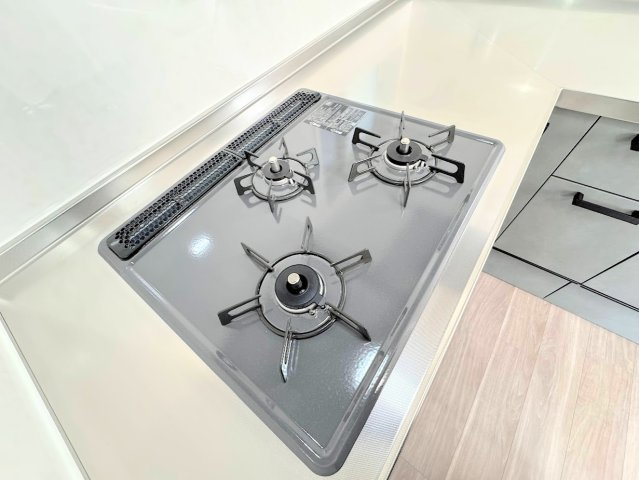 大田区東嶺町　中古戸建て　のキッチン|◆広々したキッチン。快適にご利用いただけます。