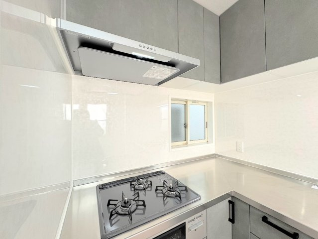 大田区東嶺町　中古戸建て　のキッチン|◆毎日使うものだからこそ、料理をする人にとって何口あるのかは重要なポイントですね！