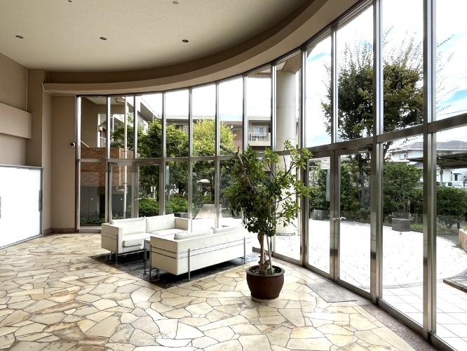 ルイシャトレ府中フェアリーコートのエントランス