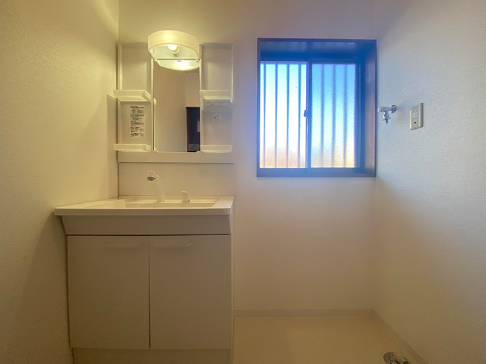 リフォーム中古戸建　各務原市那加雄飛ヶ丘町　平成8年築の独立洗面台