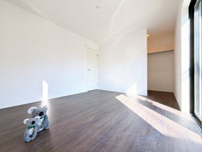 【洋室】 | 高崎市八幡町　平屋　GRAFARE | さまざまにカスタマイズしていただけるシンプルなデザインの内装。ご自身で素敵な空間を創り上げられます。