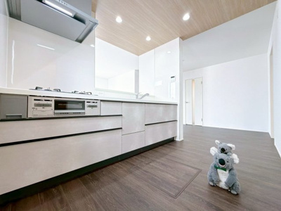 【キッチン】 | 高崎市八幡町　平屋　GRAFARE | 休日は家族でクッキング。皆で楽しく作るお料理は愛情たっぷりのごちそうに。キッチンで過ごす家族時間はプライスレス。