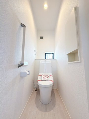 【トイレ】 | 高崎市八幡町　平屋　GRAFARE | 清潔感にあふれた空間と機能的な洗浄装置。毎日何度も使う場所だから快適に。便利に。