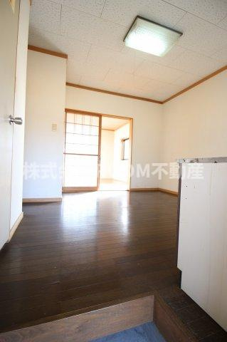 横尾アパートの玄関|明るい玄関です