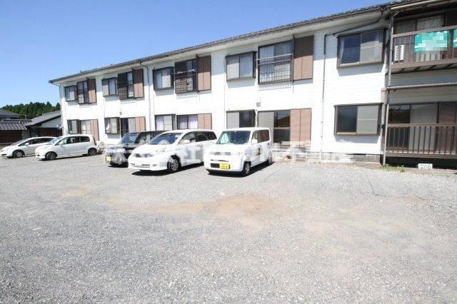 横尾アパートの駐車場|駐車場があるので、車を買う予定の方も安心です