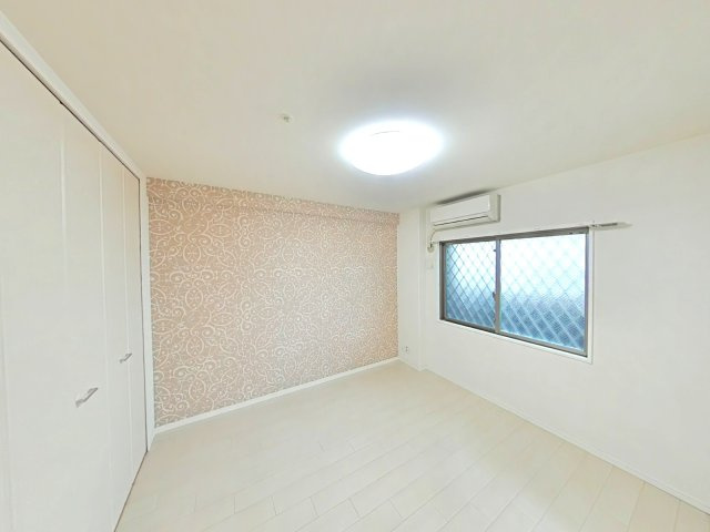 アルファステイツ高屋の洋室