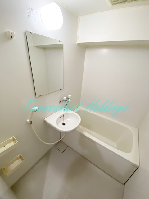 ノイエヨコスカ1番館の浴室|嬉しい洗面所付き