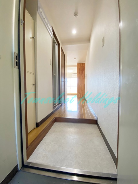 ノイエヨコスカ1番館の玄関