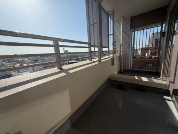 【バルコニー】 | レクセルときわ台 | 充分な広さと幅が確保されたバルコニー。天気が良い日には太陽の陽が差し込み、心地よいバルコニーです。