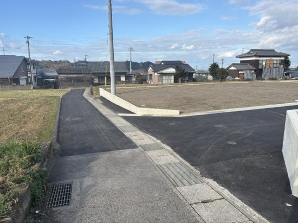 萩生 治良丸　売土地 ②の前面道路含む現地写真