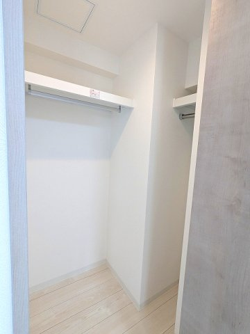 グランカーサ上野松が谷の収納|3.3帖洋室のウォークインクローゼット