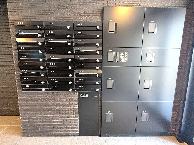 グランカーサ上野松が谷のロビー|宅配BOXとメールBOXです