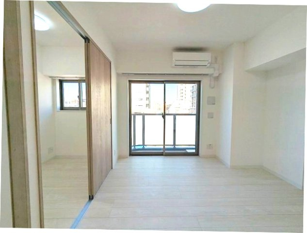 グランカーサ上野松が谷の居間・リビング|インターネット無料、リビングにエアコン付、全室照明付