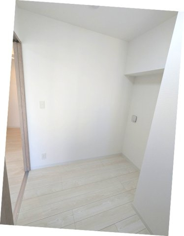 グランカーサ上野松が谷の設備|バルコニー側の3.2帖洋室、照明・クローゼット付き