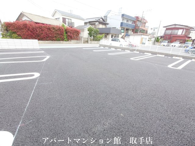 Ce il Sole（チェ イル ソーレ）の駐車場