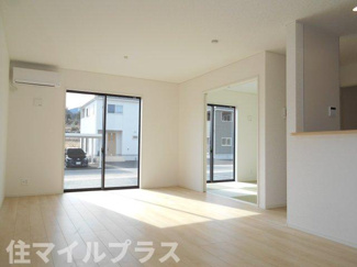 【居間・リビング】 | 泉崎村北平山新築一戸建て2棟 | 使いやすいリビングです