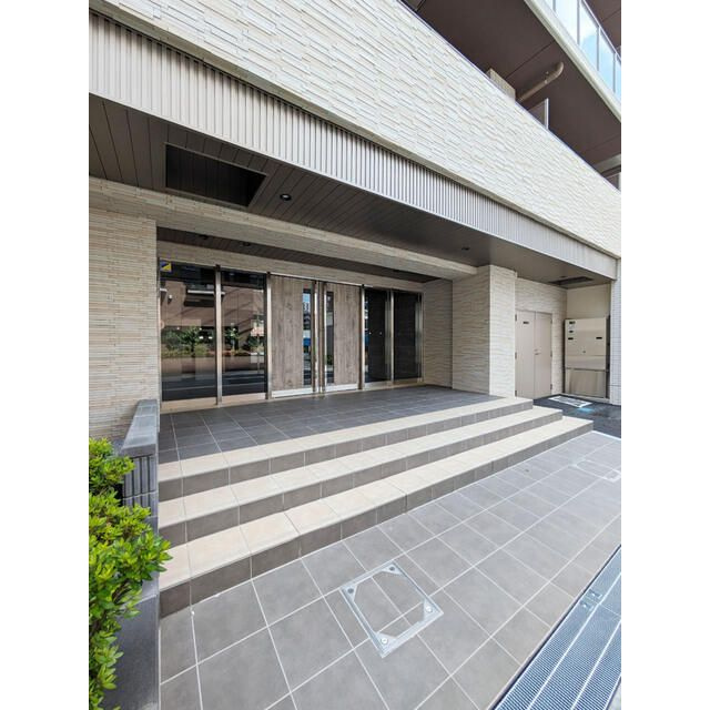 アルファコート蕨７のエントランス