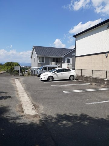 イーストヒルズ２の駐車場|駐車場に車を止められます