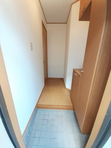 イーストヒルズ２の玄関|ゆったりとした玄関です