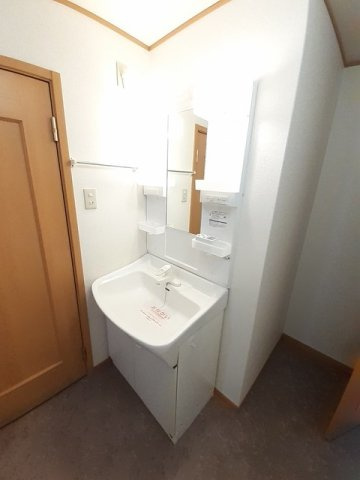 イーストヒルズ２の洗面所|広い洗面スペース