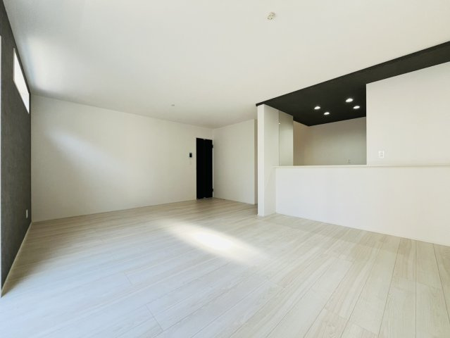 知多市南巽が丘1丁目15『仲介手数料無料』新築戸建ての前面道路含む現地写真