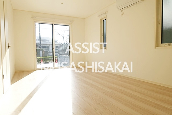 桜町２丁目戸建住宅の居間・リビング