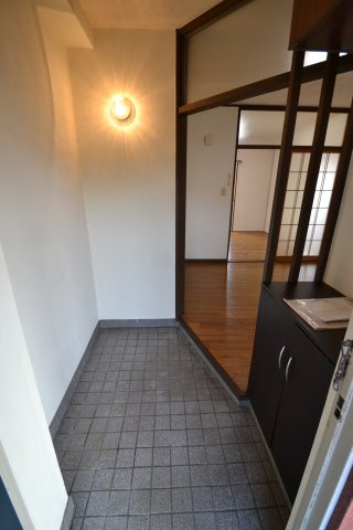 広島市西区古江西町の賃貸マンションの玄関