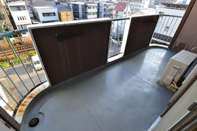 広島市西区古江西町の賃貸マンションのバルコニー