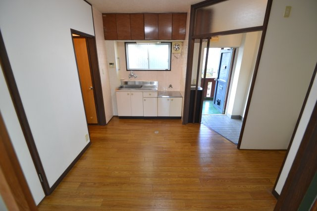 広島市西区古江西町の賃貸マンションの居間・リビング