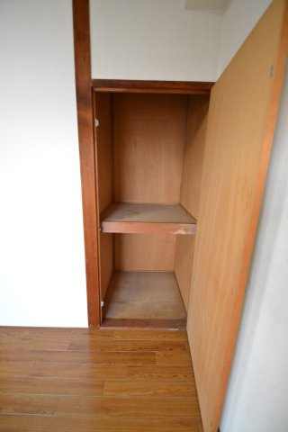 広島市西区古江西町の賃貸マンションの収納