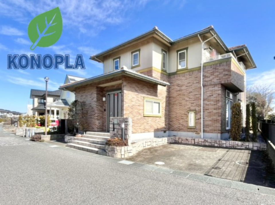 【中古戸建】邑楽郡板倉町朝日野4丁目の外観|■外観｜公園が近いこちらの現地は、おうちの中から外を眺め天候や四季の変化を身近に感じることができます。