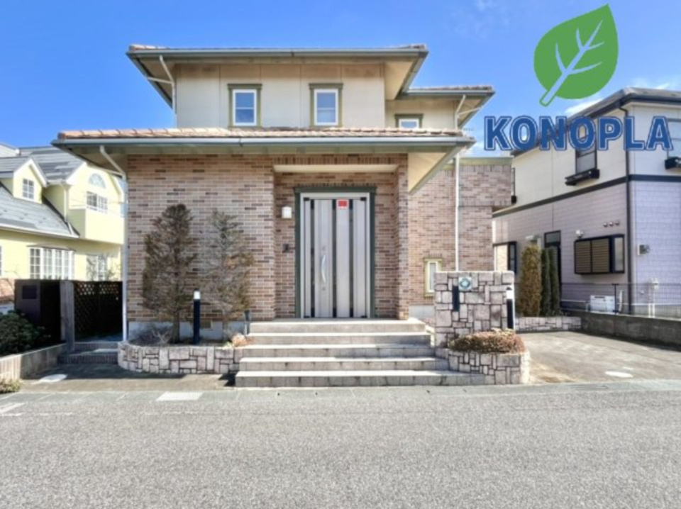 【中古戸建】邑楽郡板倉町朝日野4丁目の外観|■外観｜時が経っても周囲の環境に調和し、どんなご家族にも「フィット」するデザインです。