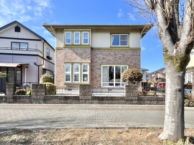 【中古戸建】邑楽郡板倉町朝日野4丁目の外観|■外観｜前面道路が広く見渡しが良いので、車の安全確認もば