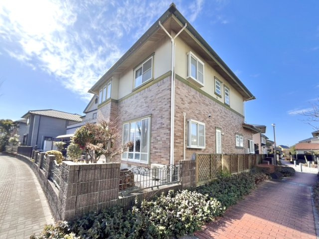 【中古戸建】邑楽郡板倉町朝日野4丁目の外観|■外観｜三方角地のため開放的で風通しが良いです♪