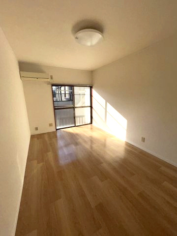 リノスタイル草加の洋室