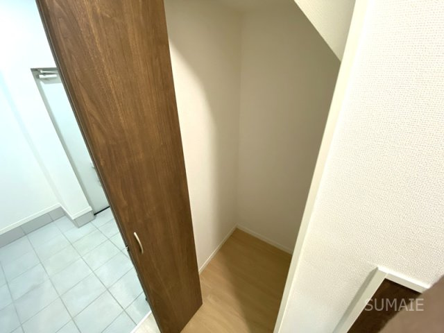 MOK-TERRACE西大宮　B棟の収納|1階　階段下収納☆